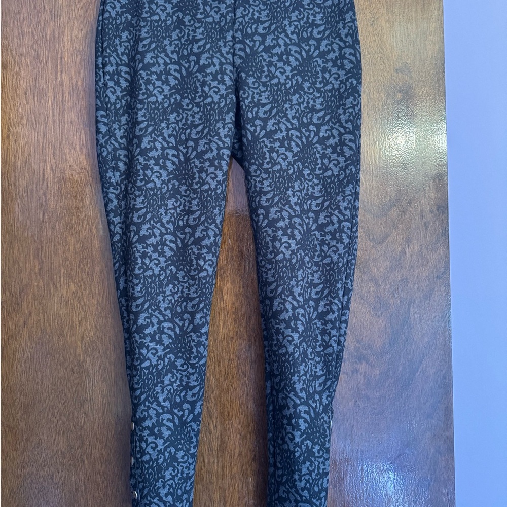 Elegant Black Patterned Cropped Pants